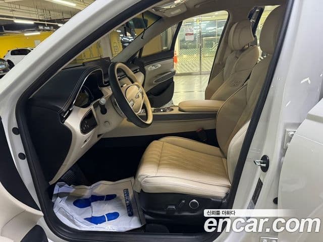 Genesis GV70 2022 — ფოტო 7/16