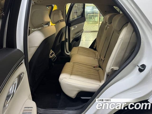 Genesis GV70 2022 — ფოტო 8/16