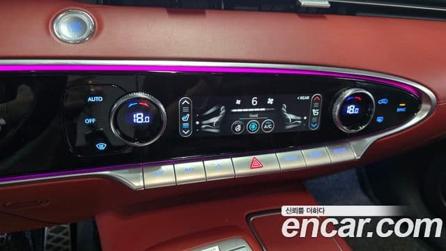 Genesis GV70 2021 — ფოტო 15/20