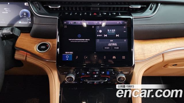 Jeep Grand Cherokee 2021 — ფოტო 12/20