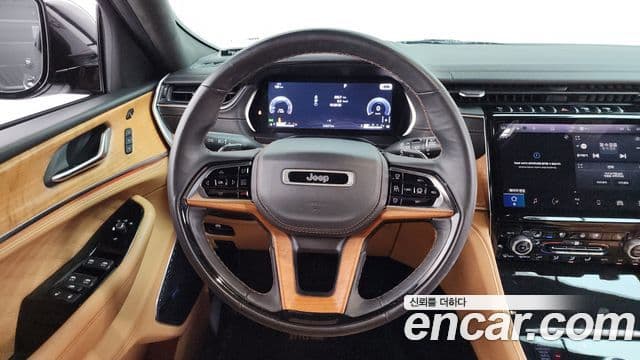 Jeep Grand Cherokee 2021 — ფოტო 13/20