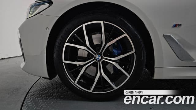 BMW 5 Series 2023 — ფოტო 5/20