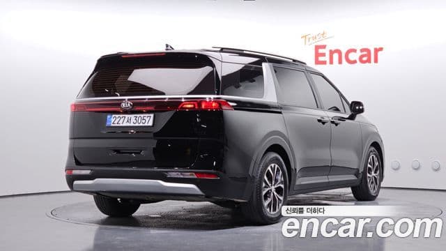 Kia Carnival 2021 — Фото 2/20