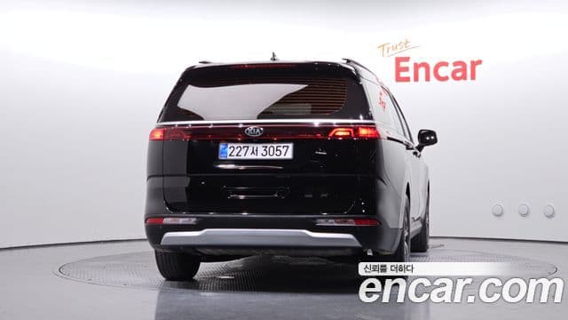 Kia Carnival 2021 — Фото 4/20