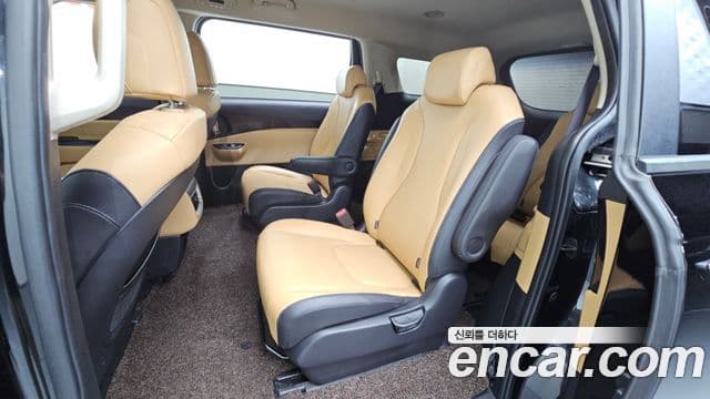 Kia Carnival 2021 — Фото 12/20