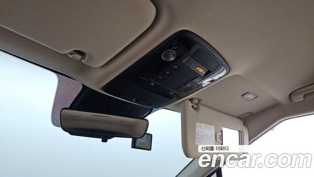 Kia Carnival 2021 — Фото 18/20