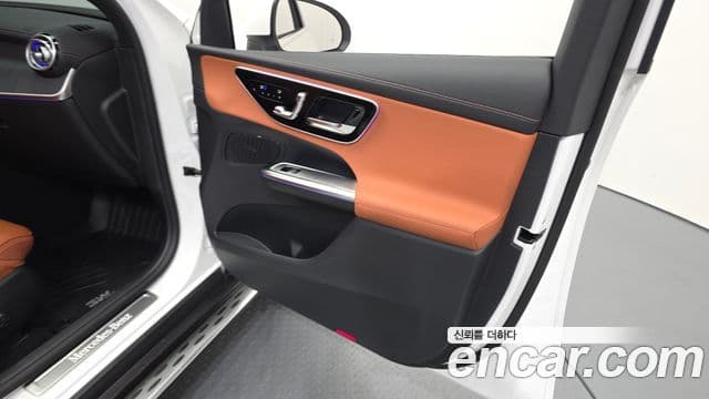 Mercedes-Benz GLC-Class 2025 — Photo 15/32