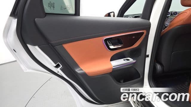 Mercedes-Benz GLC-Class 2025 — Photo 25/32