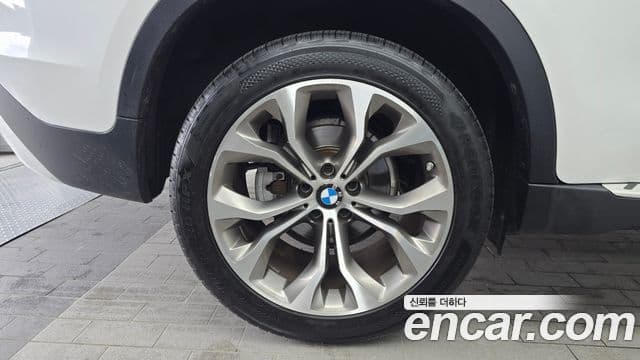 BMW X6 2019 — Photo 29/35