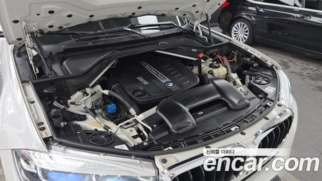 BMW X6 2019 — Photo 22/35