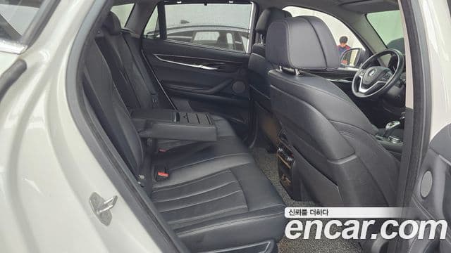 BMW X6 2019 — Photo 17/35