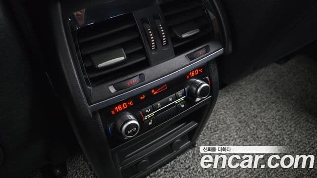BMW X6 2019 — Photo 18/35