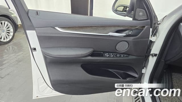 BMW X6 2019 — Photo 6/35