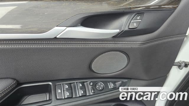 BMW X6 2019 — Photo 12/35
