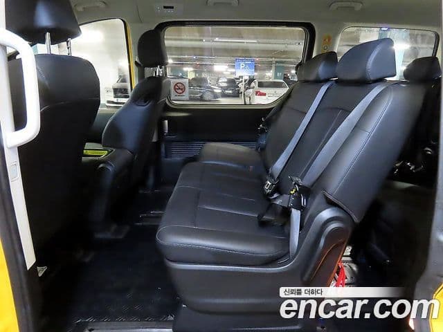 Hyundai Staria 2024 — ფოტო 9/20