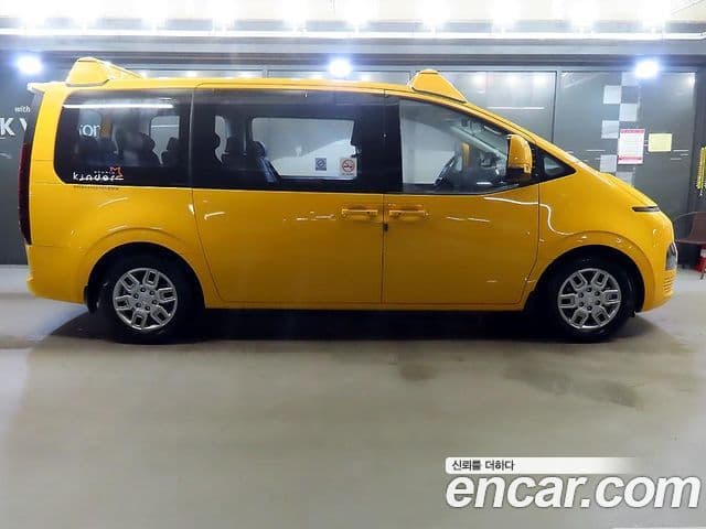 Hyundai Staria 2024 — ფოტო 19/20