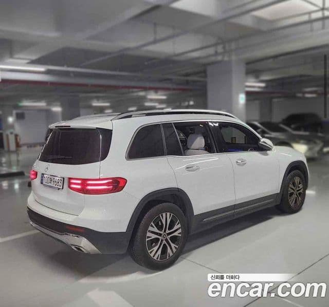 Mercedes-Benz GLB-Class 2024 — ფოტო 4/20