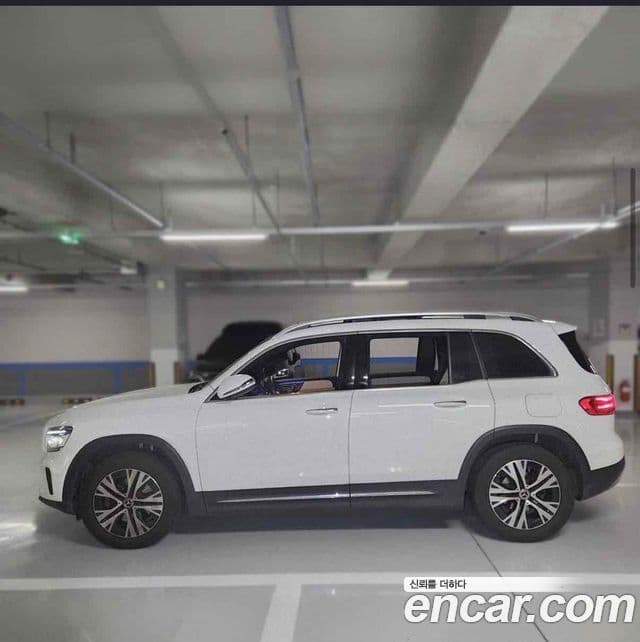 Mercedes-Benz GLB-Class 2024 — фото 10 из 20