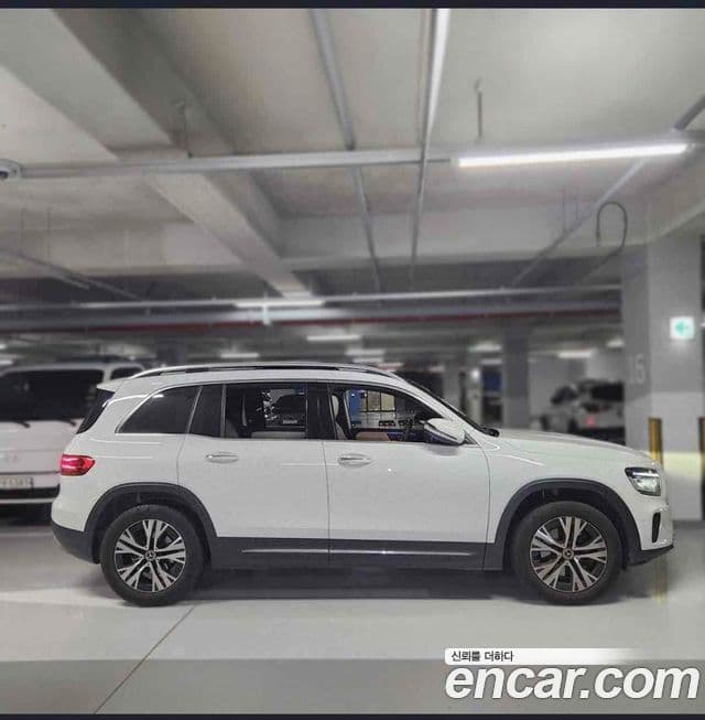 Mercedes-Benz GLB-Class 2024 — ფოტო 6/20