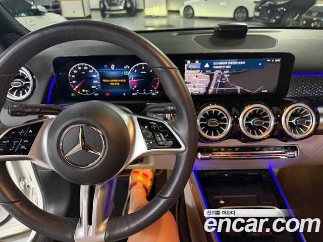 Mercedes-Benz GLB-Class 2024 — Фото 6/20