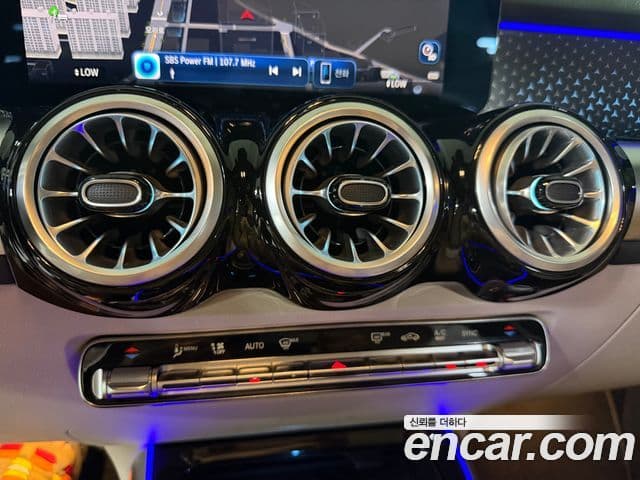 Mercedes-Benz GLB-Class 2024 — Фото 8/20