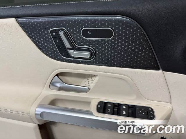 Mercedes-Benz GLB-Class 2024 — Фото 13/20