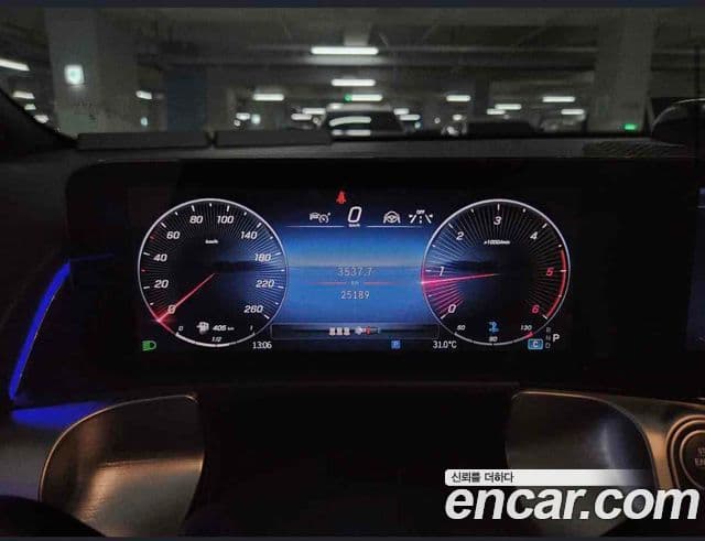Mercedes-Benz GLB-Class 2024 — ფოტო 16/20