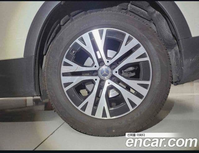 Mercedes-Benz GLB-Class 2024 — фото 17 из 20