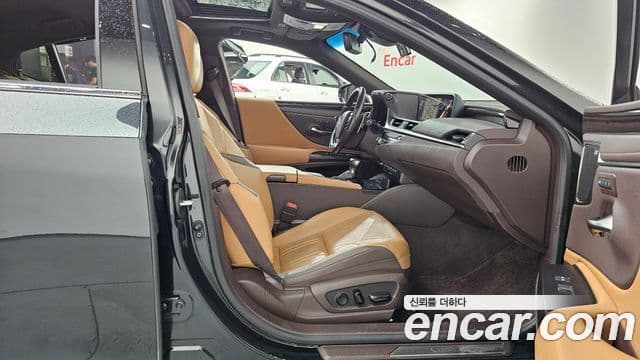 Lexus ES300h 2021 — Şəkil 11/20