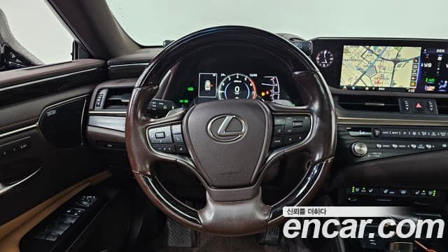 Lexus ES300h 2021 — Şəkil 13/20