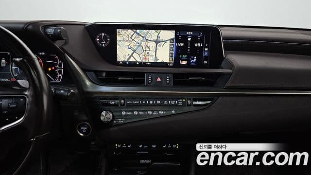 Lexus ES300h 2021 — Şəkil 14/20