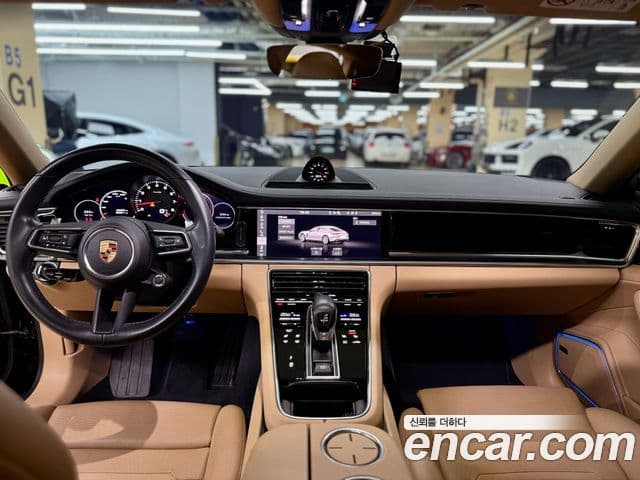 Porsche Panamera 2021 — ფოტო 16/20
