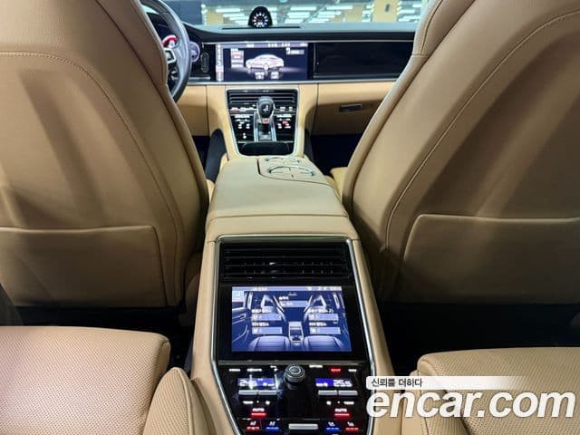 Porsche Panamera 2021 — ფოტო 17/20