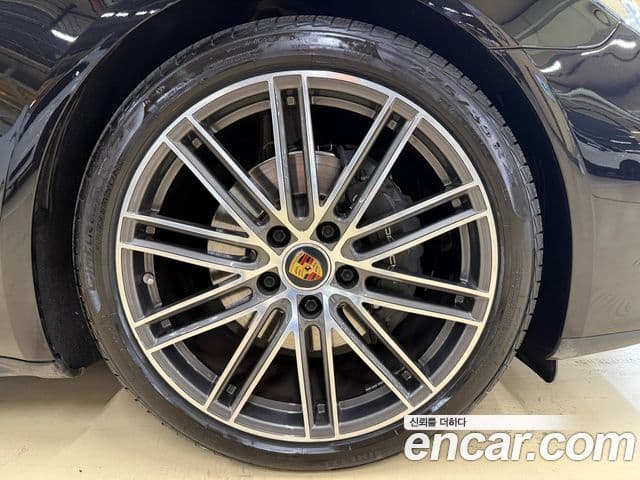 Porsche Panamera 2021 — ფოტო 19/20