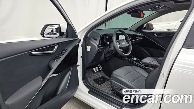 Kia Niro 2022 — ფოტო 10/20
