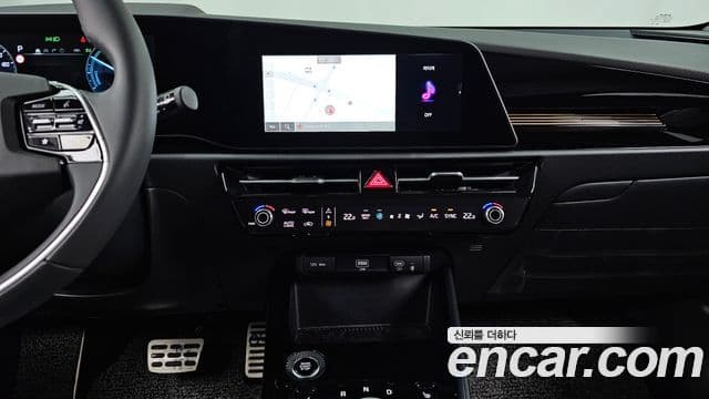Kia Niro 2022 — ფოტო 14/20
