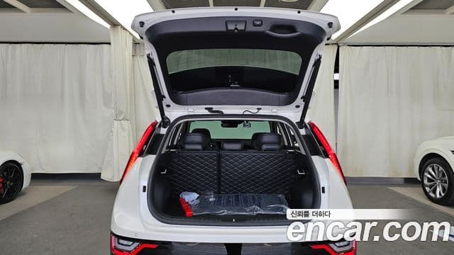 Kia Niro 2022 — ფოტო 20/20