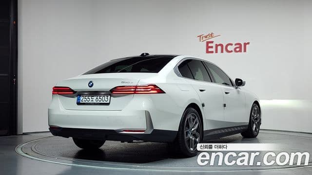 BMW 5 Series 2025 — Photo 10/33