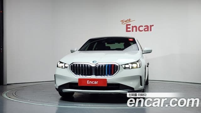 BMW 5 Series 2025 — Photo 27/33