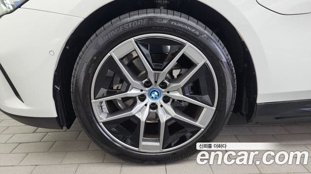 BMW 5 Series 2025 — Photo 3/33