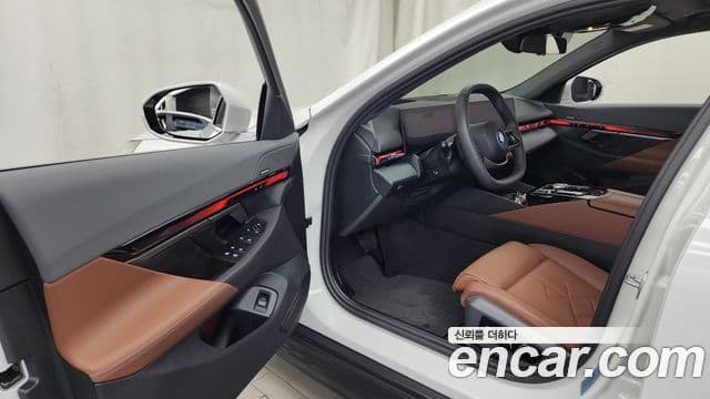 BMW 5 Series 2025 — Photo 7/33