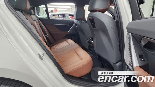 BMW 5 Series 2025 — Photo 15/33