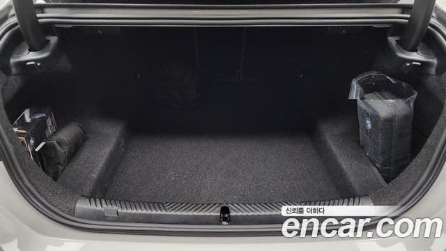 BMW 5 Series 2025 — Photo 26/33