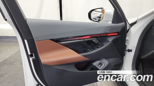 BMW 5 Series 2025 — Photo 32/33