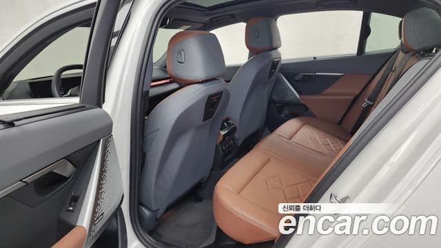 BMW 5 Series 2025 — Photo 13/33