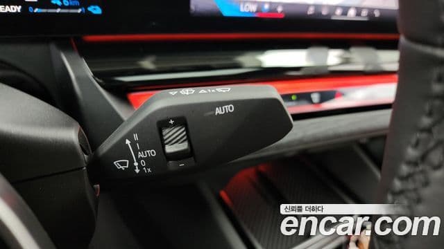 BMW 5 Series 2025 — Photo 14/33