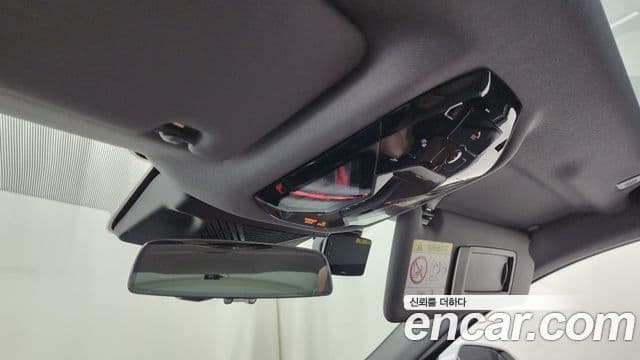 BMW 5 Series 2025 — Photo 28/33