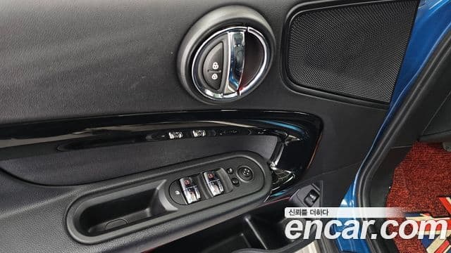 Mini Cooper Countryman 2020 — Photo 29/34