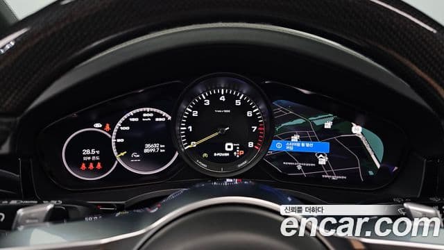 Porsche Cayenne 2022 — ფოტო 8/20
