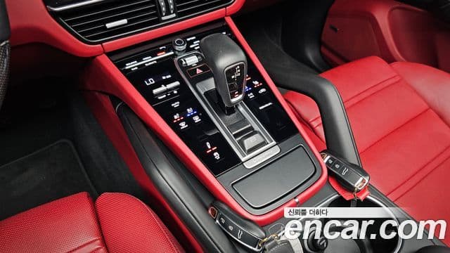 Porsche Cayenne 2022 — ფოტო 9/20